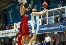 Baschetbaliștii au pierdut la limită confruntarea cu Dinamo București, scor 92-93