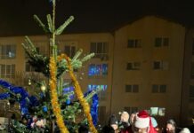 09:09 Spectacol de colinde și daruri pentru copiii din Narcise. PNL Gorj: ”Anul viitor ne vom revedea într-un alt cartier”