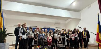 08:40 Peste 130 de concurenți la festivalul de poezie și cântece patriotice de la Scoarța