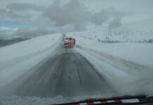 12:29 Filtru pe drumul spre Rânca. Accesul permis doar cu tracțiune integrală sau lanțuri