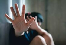 Conflict în Târgu Jiu: Bărbat reținut după ce și-a agresat soția și a distrus geamuri