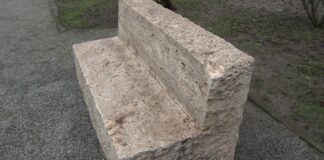 Bucată desprinsă dintr-o bancă parte a Ansamblului Brâncuși. Poliția face cercetări