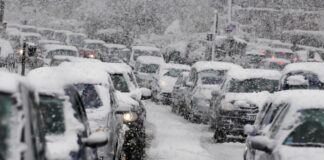 Se circulă în condiții de iarnă în mai multe zone din țară