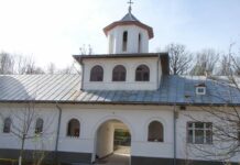 11:26 Incendiu la mănăstirea din Strâmba Jiu