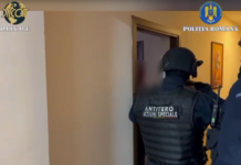 15:32 Vindeau droguri către tineri din Târgu Jiu. Bărbat de 35 de ani, reținut