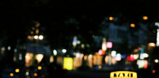 Agresiune și furt în taxi, la Târgu Jiu. Un tânăr, reținut după ce și-a atacat fosta concubină