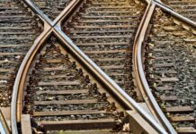 09:28 Trafic feroviar afectat între stațiile Petroșani-Târgu Jiu. O locomotivă s-a stricat