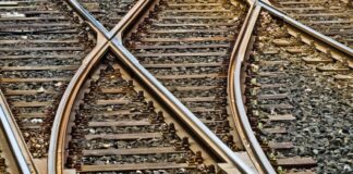 09:28 Trafic feroviar afectat între stațiile Petroșani-Târgu Jiu. O locomotivă s-a stricat