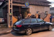 (VIDEO) Percheziții în Mehedinți și Dolj: Trei persoane suspectate de furt de bunuri electronice