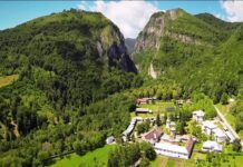 17:48 Polovragi, dublă nominalizare în competiția „Destinația Anului 2026”