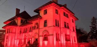 14:29 Primăria Târgu-Jiu, iluminată în roșu. Care e motivul