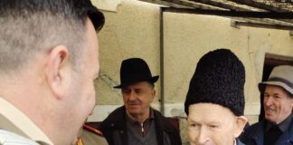 15:06 Locotenent-colonel în retragere, sărbătorit la împlinirea a 103 ani