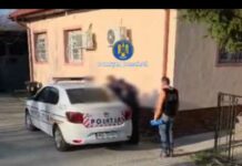 (Video) Gorj: Bărbat reținut de polițiștii din Tismana după ce a incendiat o casă