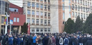 Protest masiv al minerilor în Gorj. Sute de oameni au ieșit în stradă din cauza concedierilor anunțate