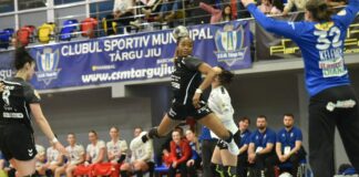Handbalistele, eșec în confruntarea cu SCM Râmnicu Vâlcea, scor 21-32