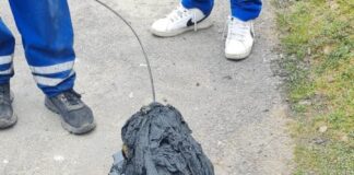 14:59 Ce aruncă gorjenii în canalizare: materiale textile, șervețele umede, resturi menajere, uleiuri. Mesajul Aparegio