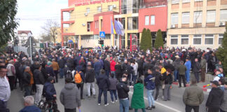 A treia zi de proteste la Târgu Jiu. Sute de mineri, în stradă
