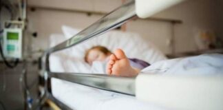 Gorj: Fetița de 4 ani adusă în comă la spital de mama sa a murit după aproape o lună