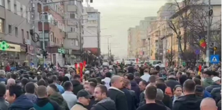 Sute de angajați CEO în stradă. ”Primar, prefect, parlamentari, nu ne susține nimeni! Ai cui suntem? Gorjul moare!”