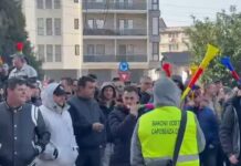 10:23 Nou protest în fața sediului CE Oltenia