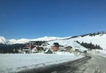 14:16 Strat de zăpadă optim la Rânca.Turiștii cazați vor putea schia gratuit de Paște