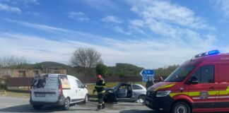 Gorj: Impact între două autoturisme în Hurezani, pe fondul neacordării de prioritate
