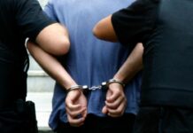 Un bărbat recalcitrant a fost reținut după ce a distrus mai multe geamuri și un autoturism