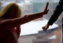 Gorj: Femeie bătută și amenințată cu moartea de soțul care era de beat